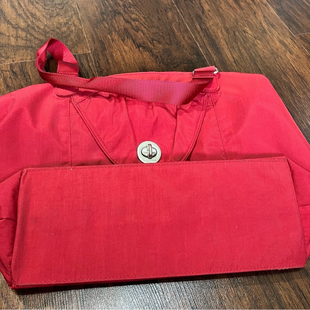 BAGGALLINI laptop travel bag. Red 12”x13” Nylon convertible with many pockets - Picture 9 of 16